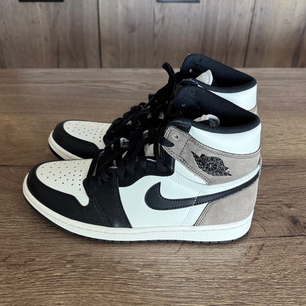 Air Jordan 1 Retro High OG ‘Dark Mocha’ in Size 7.5 Men’s